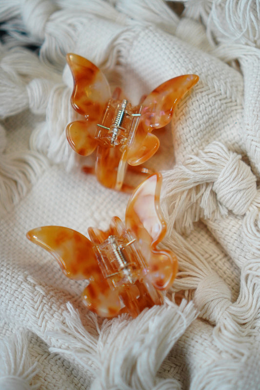 HAARKLAMMER BUTTERFLY |CARAMEL